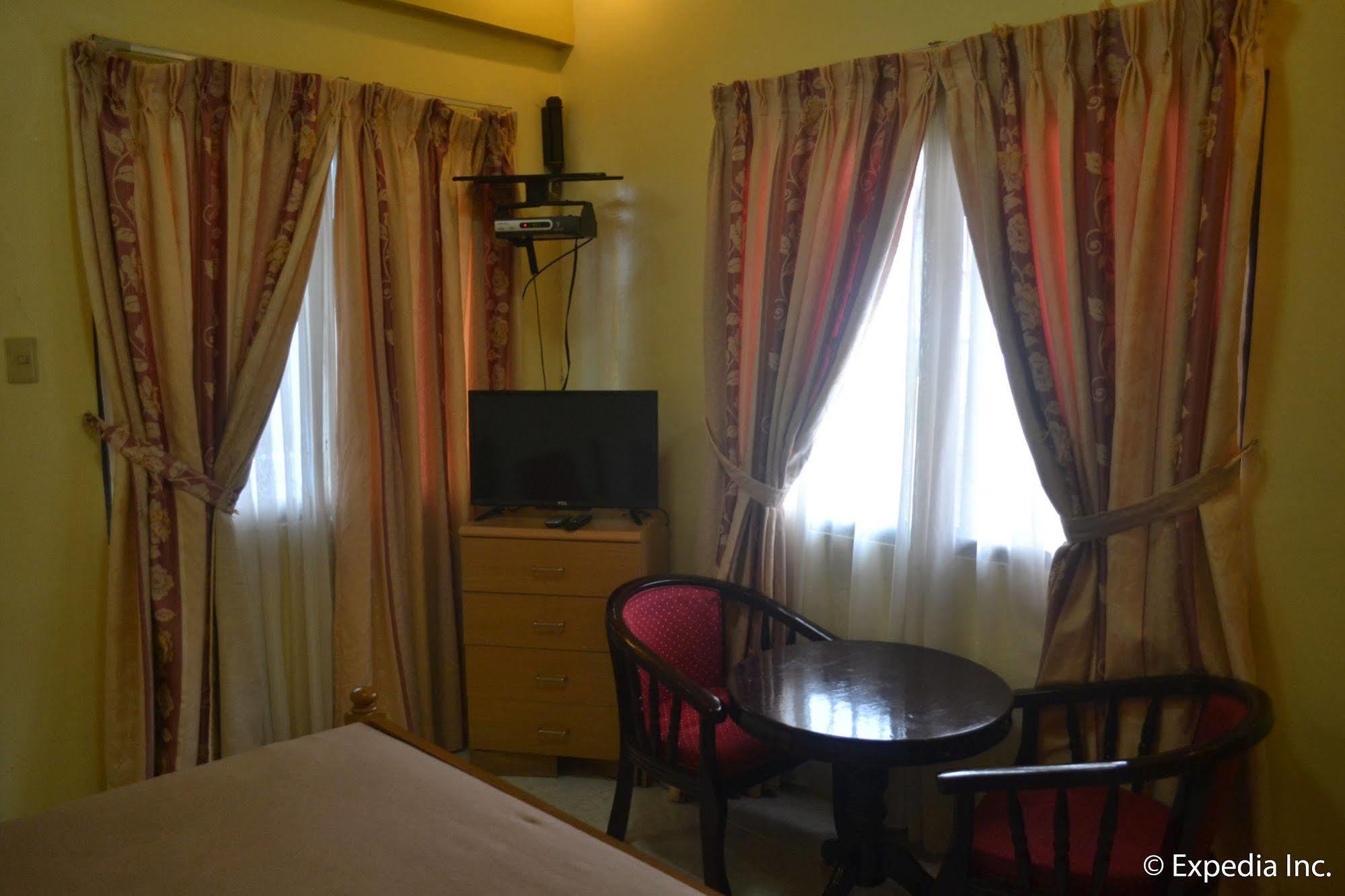 Royal Taal Inn Tagaytay City Exterior foto